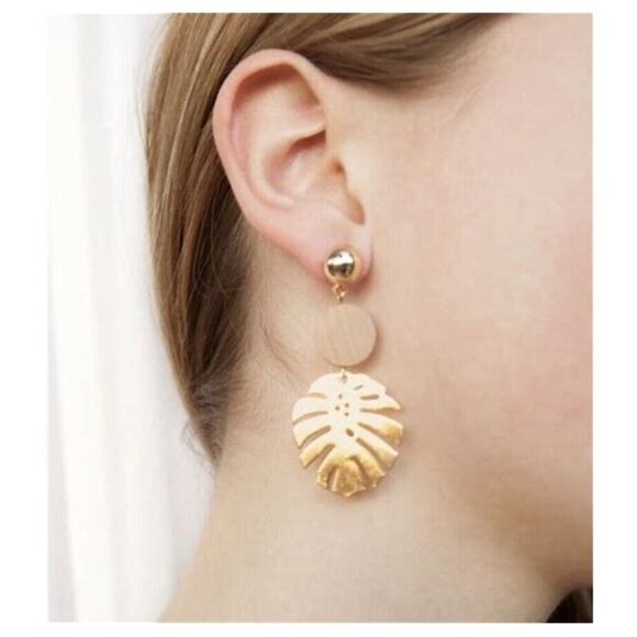 ettika Jewelry - NWT Ettika Island Vibe Gold Palm Leaf Earrings